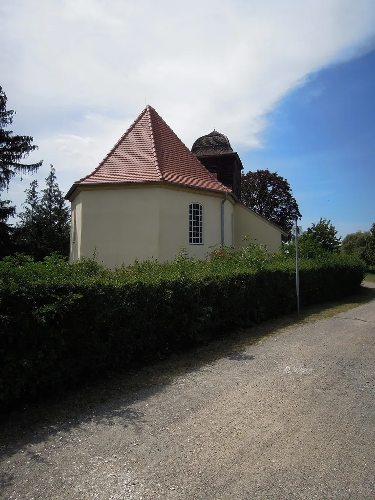 Kirche Bleddin -Ostansicht- im August 2020