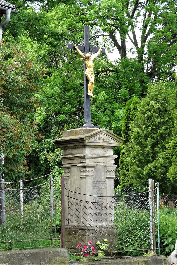 Ceskoslovenskych 664, Flurkreuz