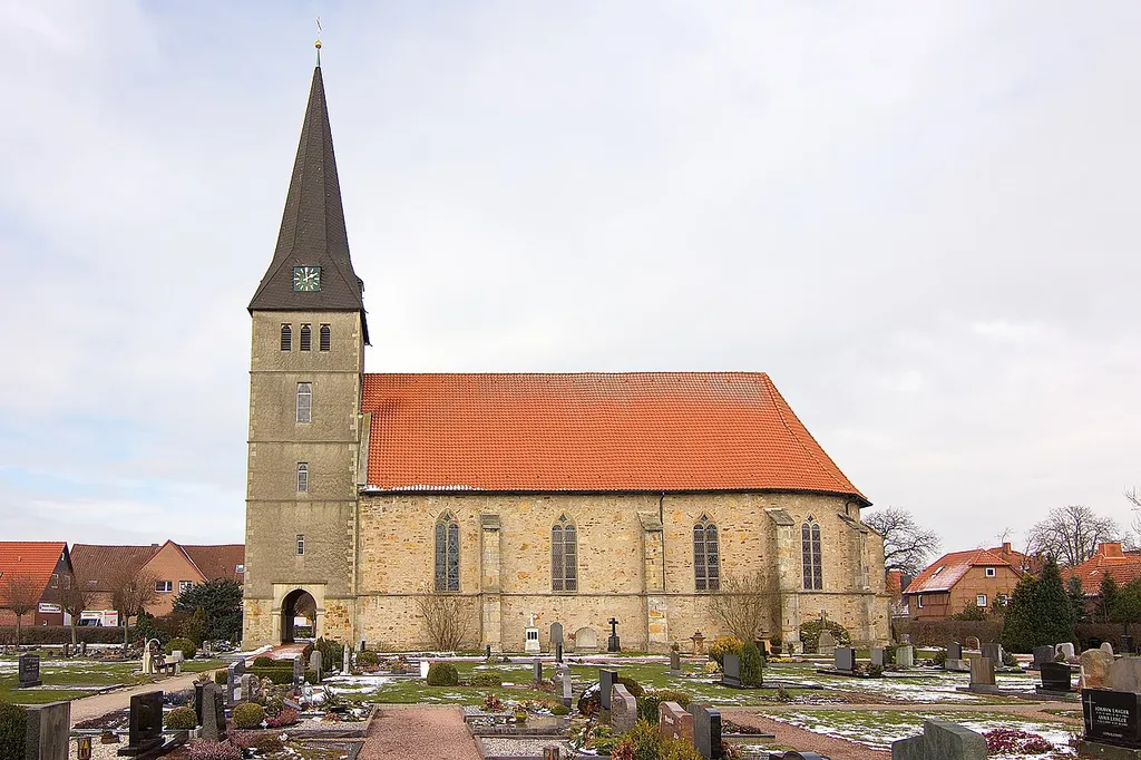 Die Elisabethkirche in Sachsenhagen wurde 1663–1676 errichtet. Den Glockenturm fügte man erst 1976 hinzu.