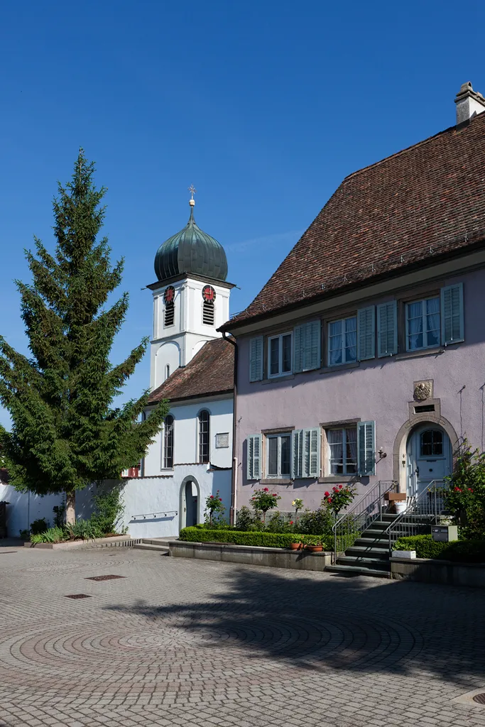 Katholische Kirche St.Peter und Paul und Pfarrhaus in Ramsen (SH)