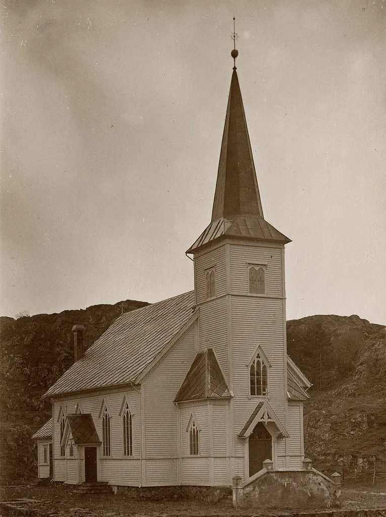 Møkster kirke. Foto: Christian Christensen Thomhav, fra Kulturminnebilder.no.