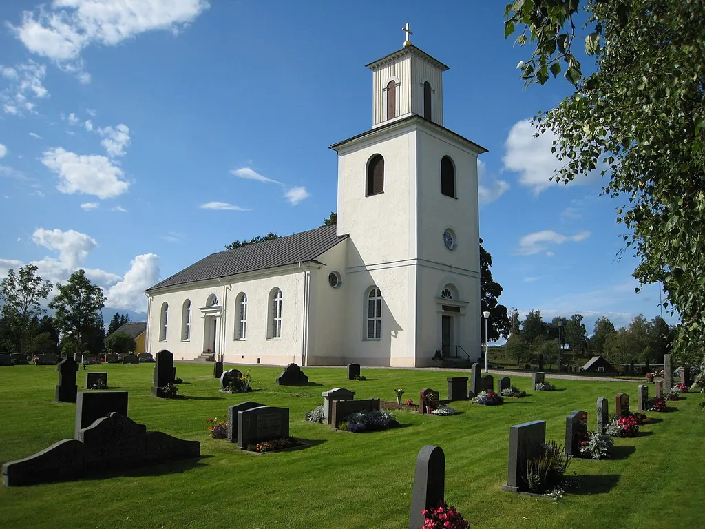 Södra Solberga Church.The Church is built in 1832-1835 in the empire style.It is built in stone and consists of a rectangular nave, korvägg and underlying sacristy in the West and a tower in the East. Bishop Esaias Tegnér consecrated the Church on 27 september 1837.