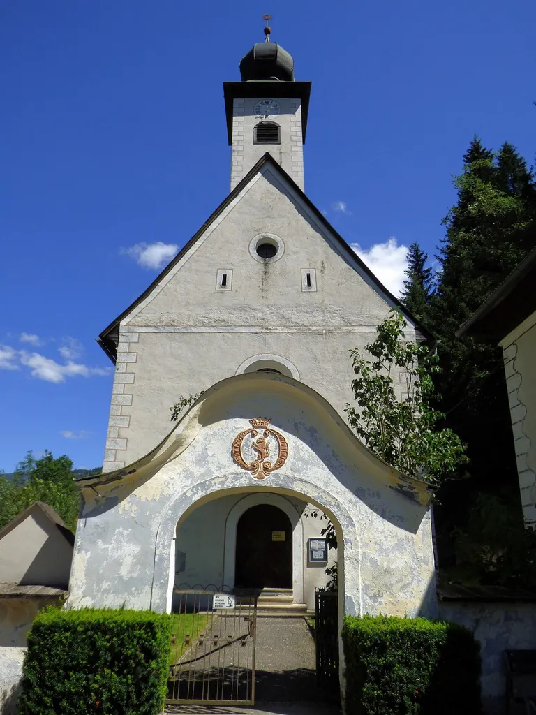 Kath. Pfarrkirche hl. Johannes Nepomuk und Friedhof, Leoben, Gemeinde Krems in Kärnten