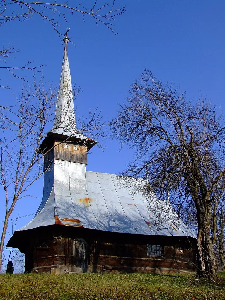 Biserica de lemn din Vădurele, Sălaj. Autor: Bogdan Ilieş Data: noiembrie 2006