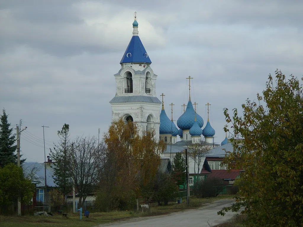 Фото сделано летом, погода пасмурная.