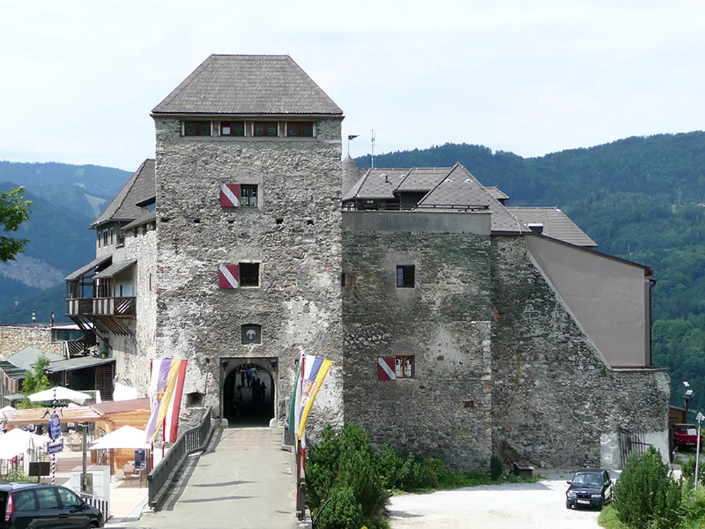Burg Oberkapfenberg Frontansicht This media shows the protected monument with ObjektID 36326 in Austria. (Commons, de, Wikidata)
