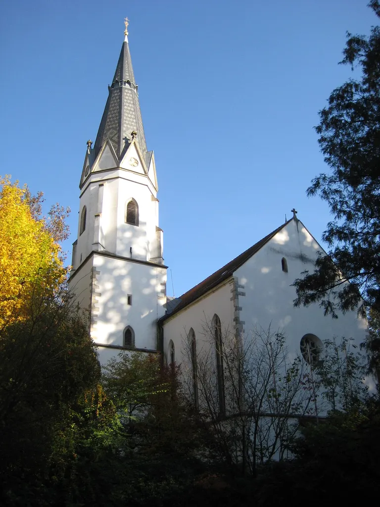 Katholische Wallfahrtskirche zur Schmerzhaften Muttergottes auf dem Geiersberg, spätgotischer, einschiffiger Hallenbau mit Nordturm, 1486, um 1882 Turm erhöht; mit Ausstattung