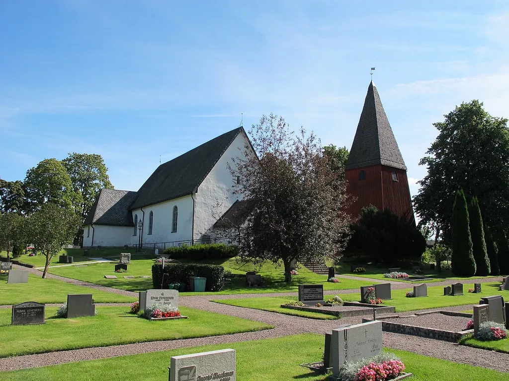 Breviks kyrka Västergötland, sedd fån nordväst.