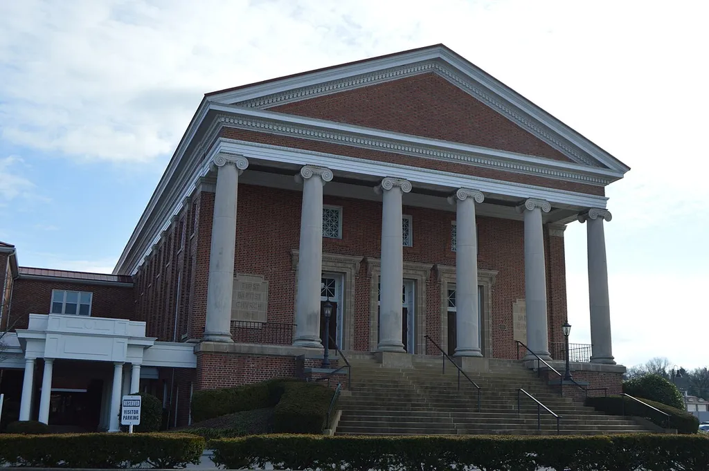 Front and northern side of First Baptist Church, located at 1 Virginia Street in Bristol, Virginia, United States. Built in 1912, it is listed on the National Register of Historic Places.