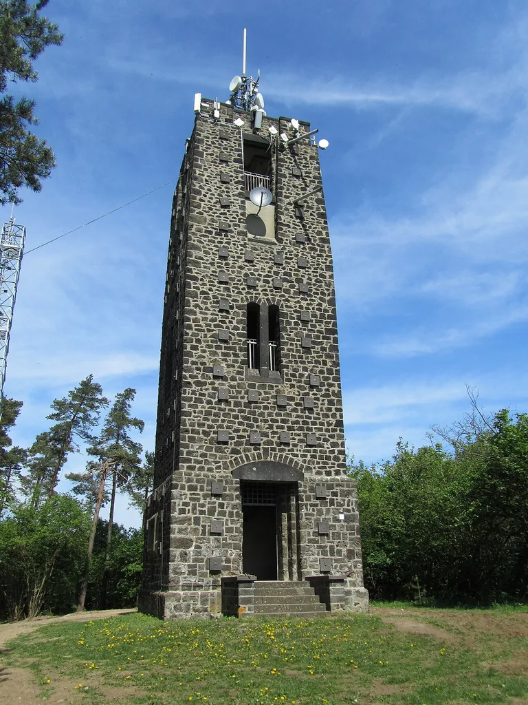 Der Aussichtsturm auf dem Hochsimmer in der Eifel