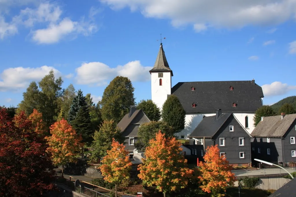 Kirche Feudingen - Herbst