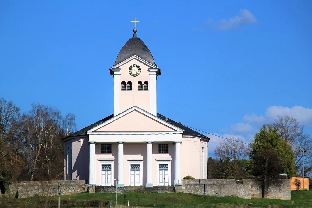 Oberneisen, Evangelische Pfarrkirche von Westen gesehen