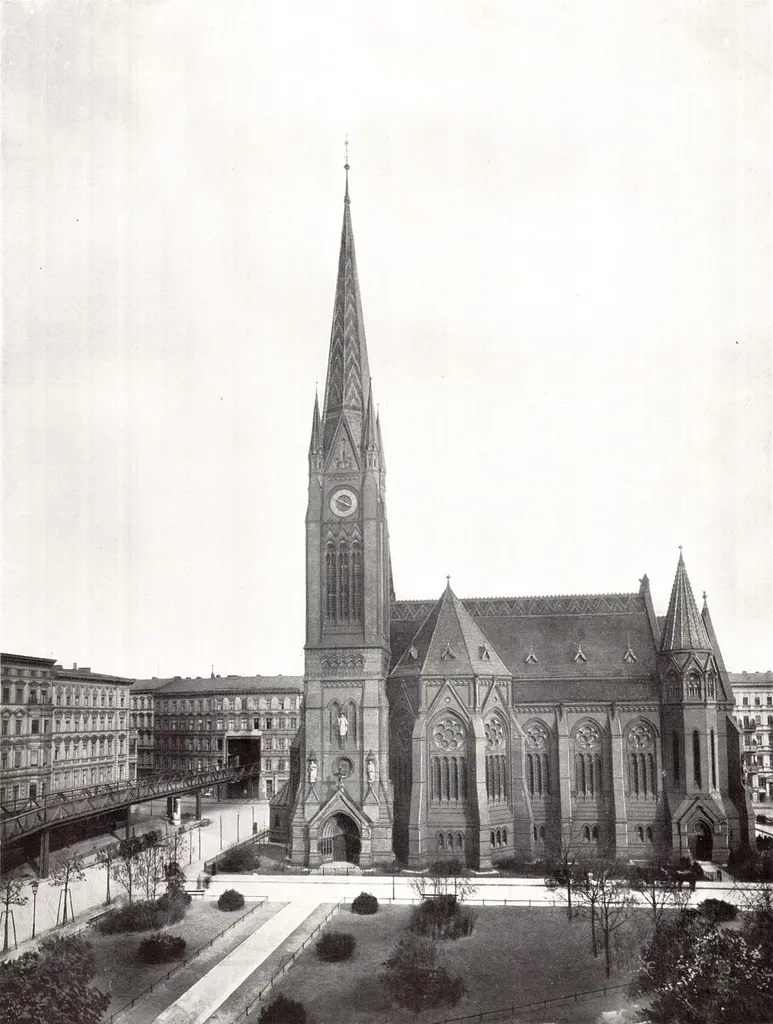 Berlin - Lutherkirche und durchbrochendes Haus der Hochbahn, um 1905