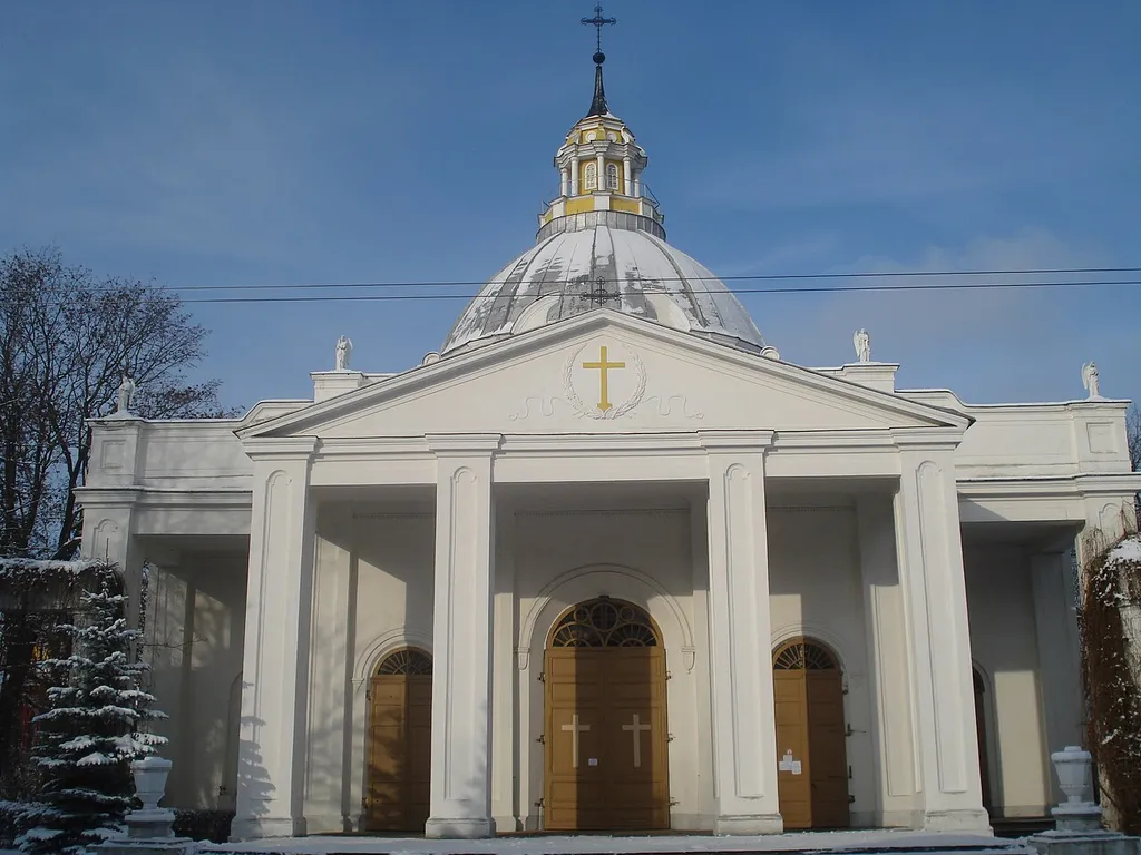 Roman Catholic Church of Saint Peter in Daugavpils (Sv. Pētera Romas katoļu baznīca). Rigas ielā 39. 1848; rebuilt 1924. Костёл св. Петра. Построен в 1848 году, в 1924–1934 годах перестроен под руководством архитектора Козловского. Ригас 39