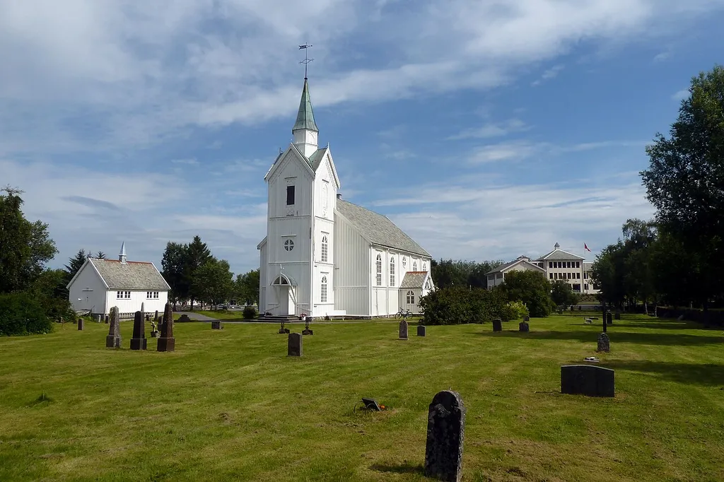 Vega Church. The building in the background is the seat of local goverment.