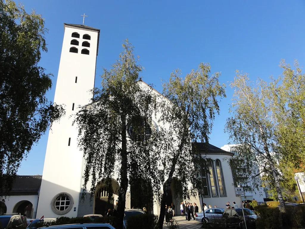 Kath. Pfarrkirche Heilige Familie