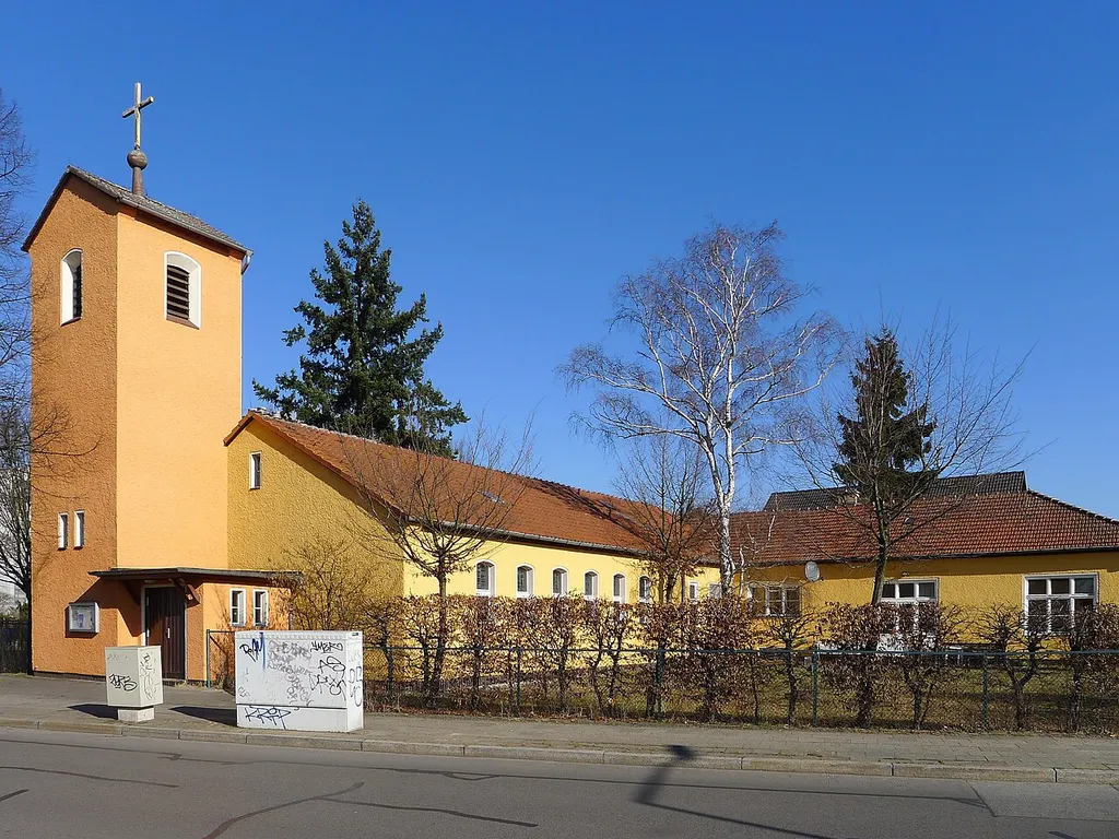 Blick auf den Gebäudekomplex vom Eichhorster Weg