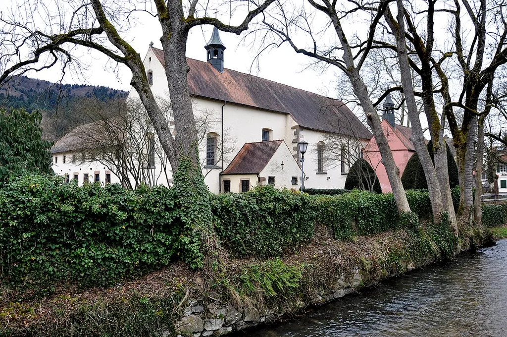Haslach im Kinzigtal, ehem. Klosterkirche des Kapuzinerklosters und Klosterbach