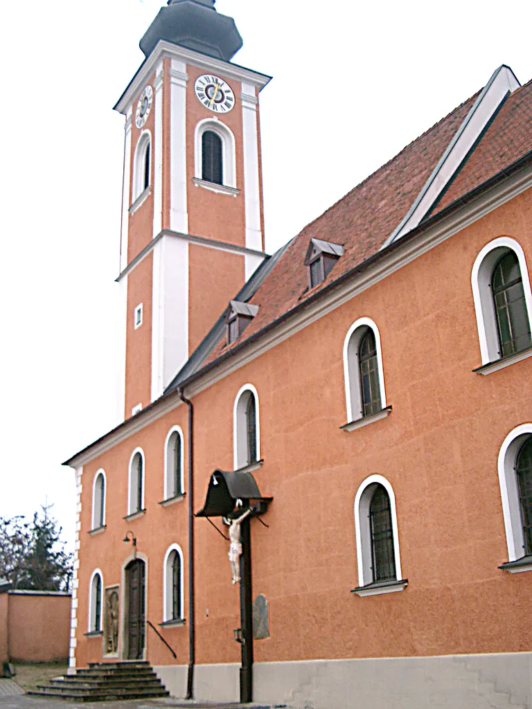 Kath. Pfarrkirche St. Georgen und ehem. Friedhof