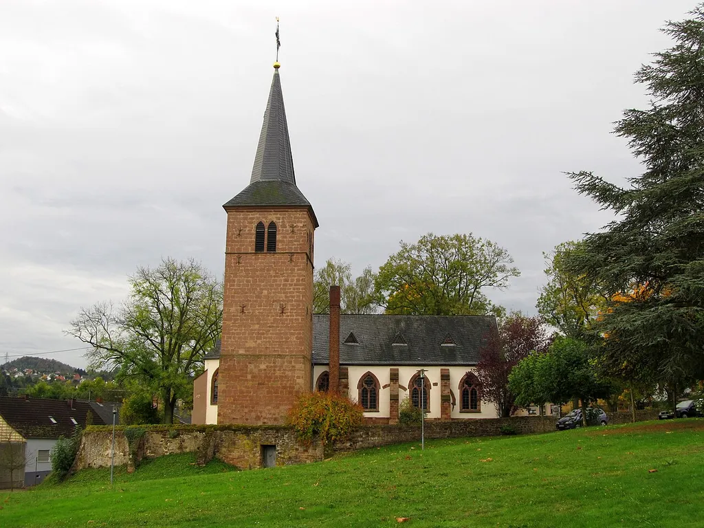 Die evangelische Martinskirche in Köllerbach, einem Stadtteil von Püttlingen, Saarland