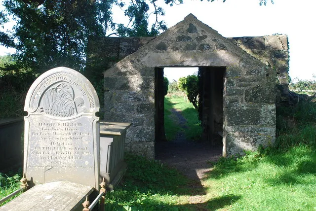 Porth Mynwent Eglwys Santes Tudwen Llandudwen Lych Gate. The massive lych gate seen from the churchyard of 555173