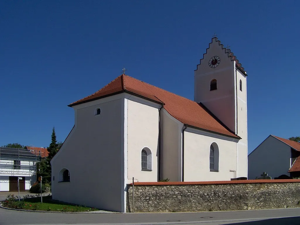 Saal an der Donau, Oberschambach. Katholische Kirche St. Sebastian, Saalkirche mit Satteldach und eingezogenem Kastenchor, Langhaus barock mit mittelalterlichen Teilen, 1719, Ostturm mit Treppengiebel, romanisch mit gotischem Obergeschoss; mit Ausstattung; Kirchhofmauer aus Bruchstein, wohl 18./19. Jahrhundert.
