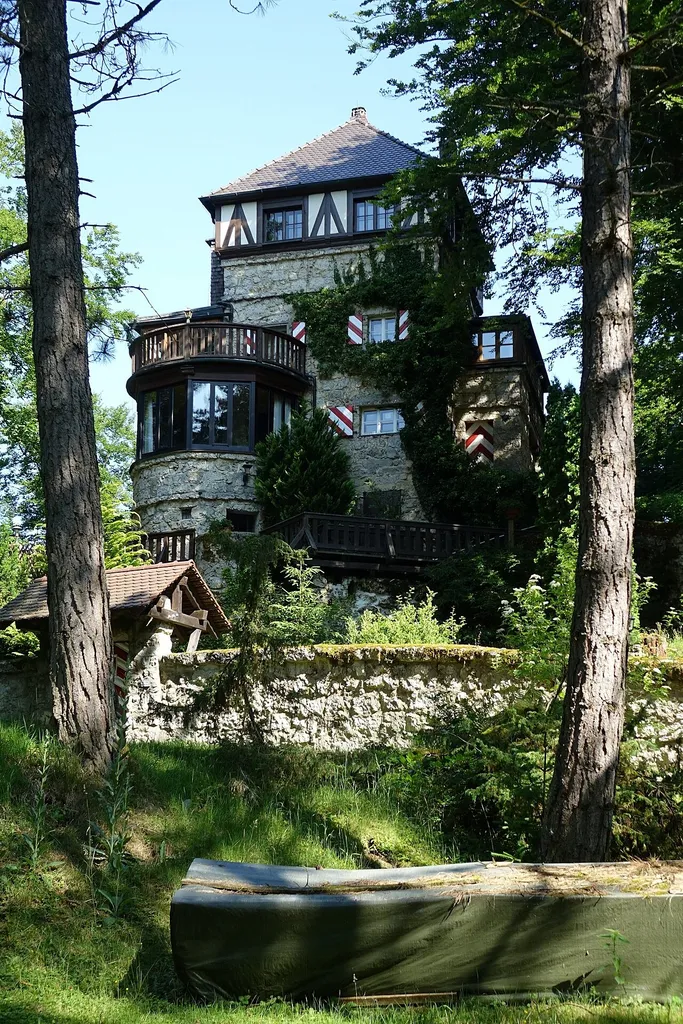 The main building of the so-called Schneiderburg in the district of Nürnberger Land.