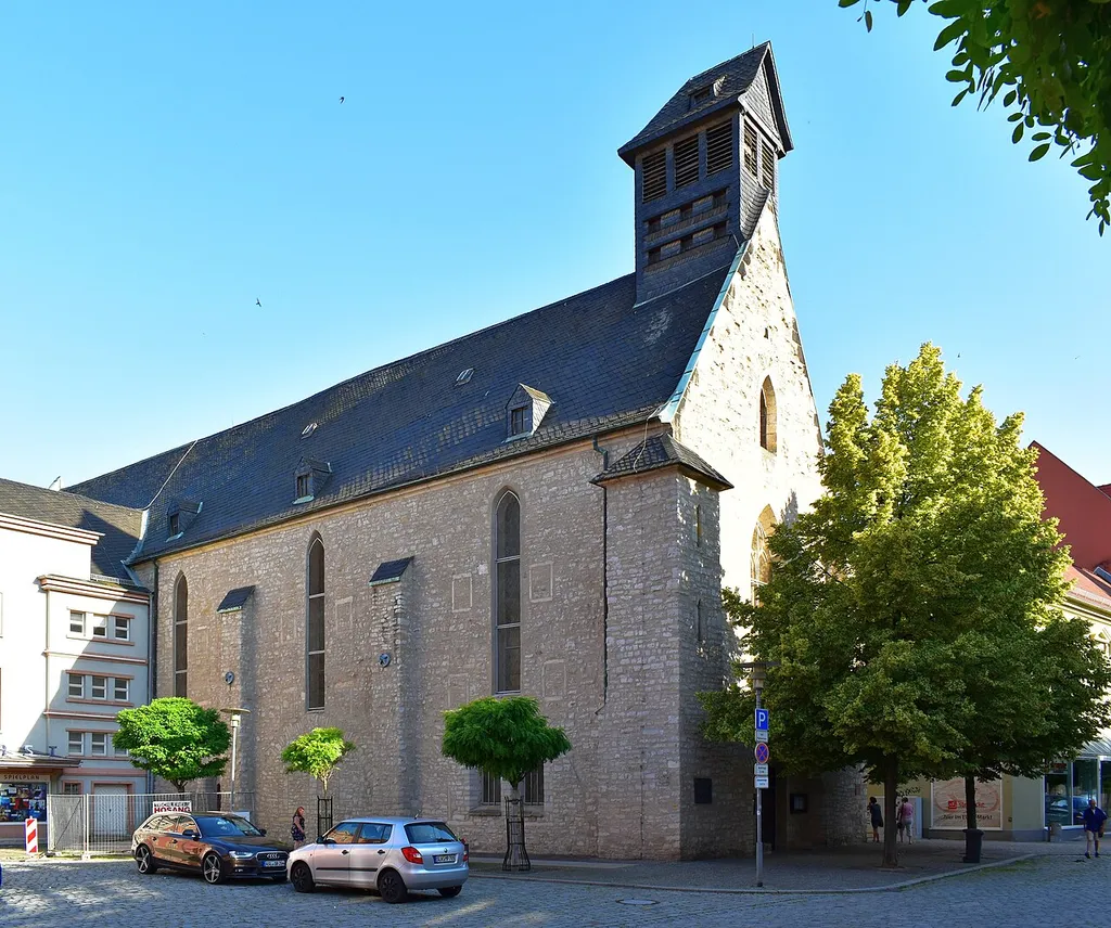 Heilig-Kreuz-Kirche am Markt 19 in Aschersleben
