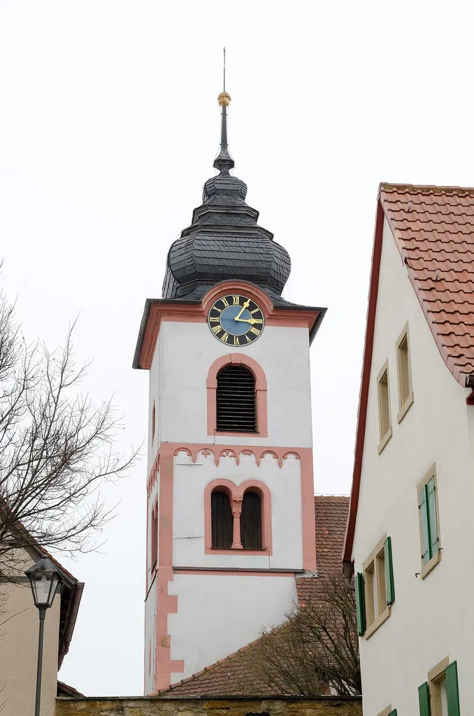 Markt Herrnsheim, Kirchenburg