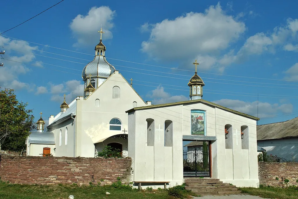 Церква святого Архистратига Михаїла Золотопотіцького деканату Бучацької єпархії УГКЦ в с. Жнибородах.