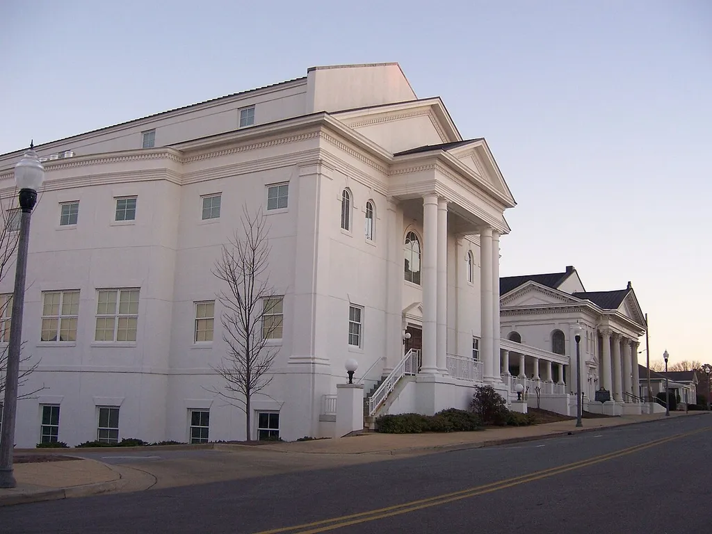 First United Methodist Church in Opelika, Lee County, Alabama, United States.Map: 32°38'53.03"N, 85°22'39.97"W