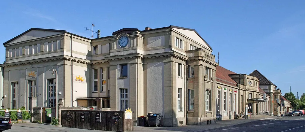 station building at Coburg station