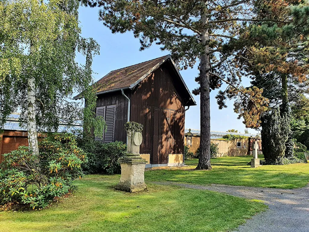 Kulturdenkmal Sachsen: Kirchlicher Friedhof Grimma - Glockenhaus der 3 Glocken der ehemaligen Nikolaikirche im Osten
