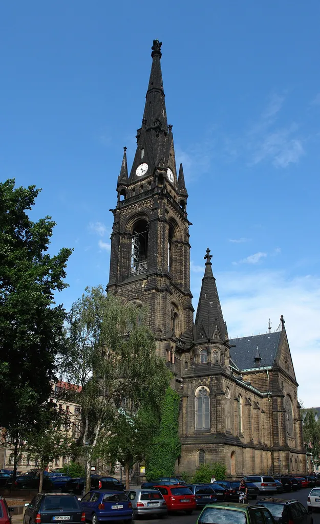Martin-Luther-Kirche in Dresden-Neustadt von der Martin-Luther-Straße (von Westen)