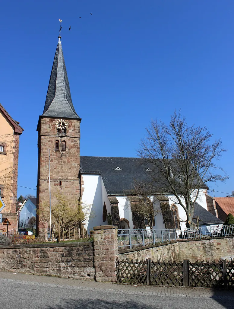 Die evangelische Margarethenkirche in Niederkirchen im Ostertal, einem Stadtteil von St. Wendel, Saarland