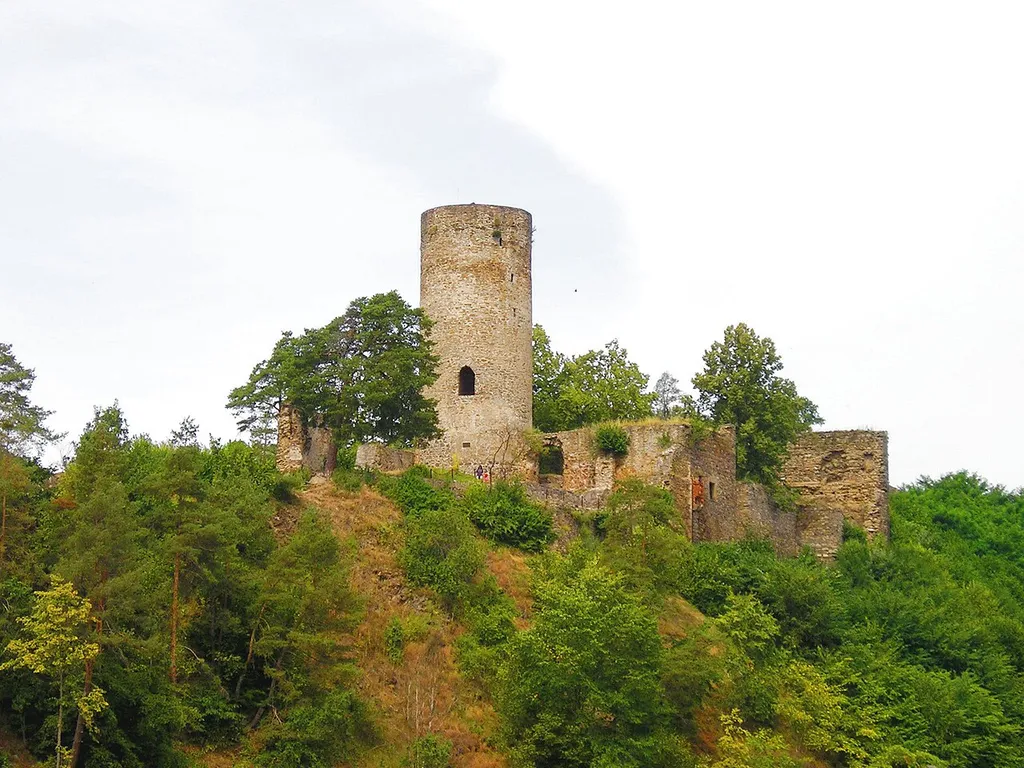 Ruin of Dobronice Castle (Czech Republic) Photo taken by Marcus33.