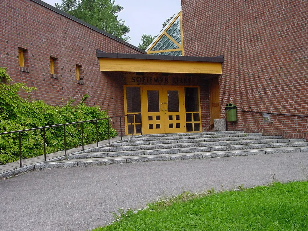 Hovedinngangen til sofiemyr kirke