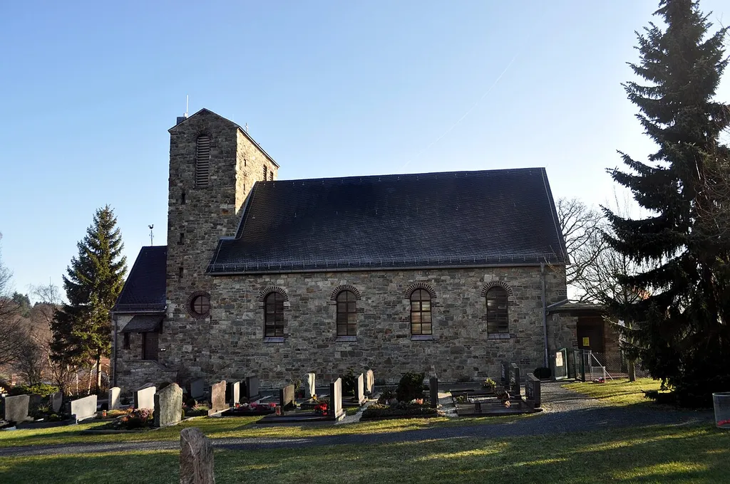 Denkmalgeschützte Katholische Kirche Maria Geburt in Altenhain, Seitenansicht