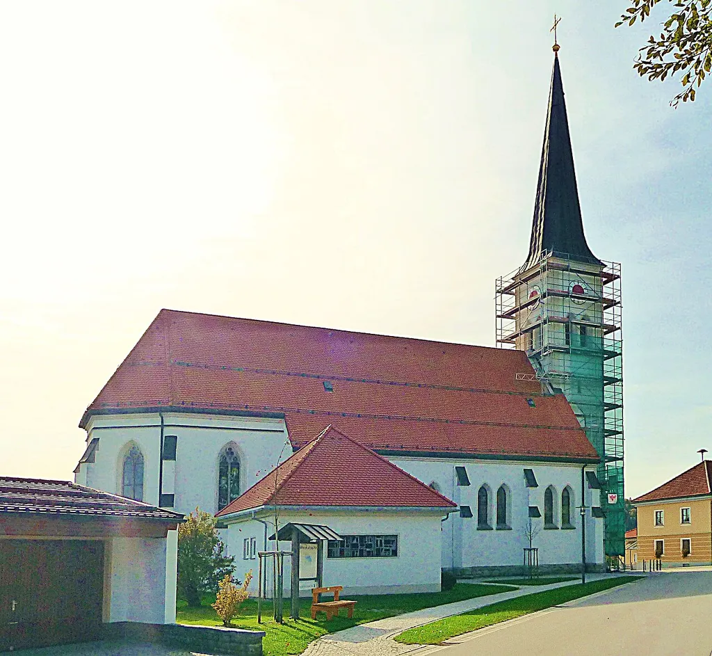 Die Pfarrkirche Maria Hilfe der Christen in Hintereben