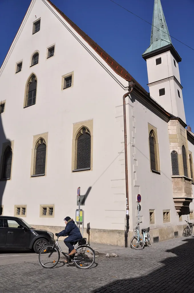 Bruderhauskirche Aussenfassade mit Erker und Turm