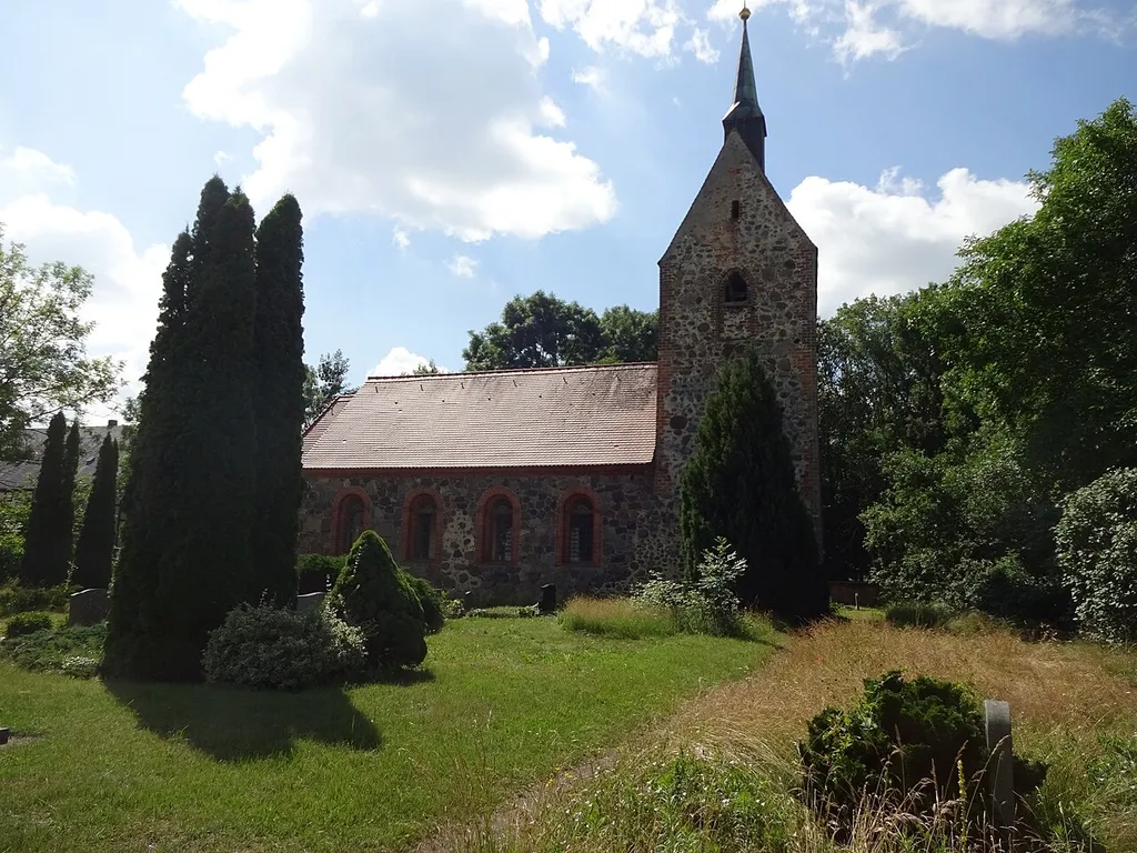 Schmersau gehört zur Ortschaft Gladigau und ist ein Ortsteil der kreisangehörigen Hansestadt Osterburg (Altmark) im Landkreis Stendal in Sachsen-Anhalt.[