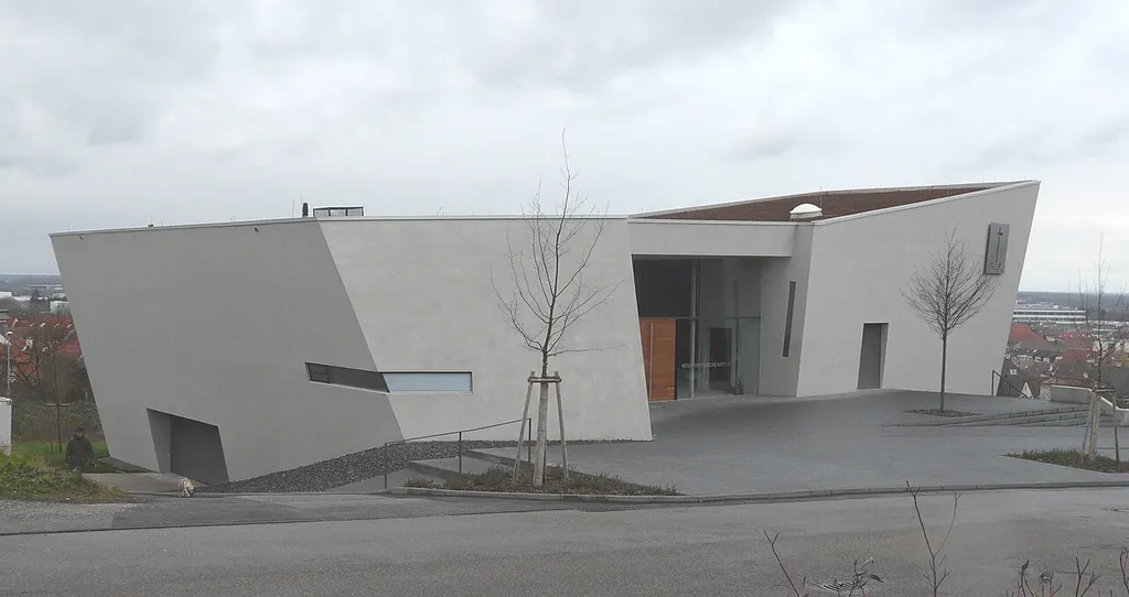 Bildinhalt: Neuapostolische Kirche in Bruchsal, Straßenseite Aufnahmeort: Bruchsal, Deutschland