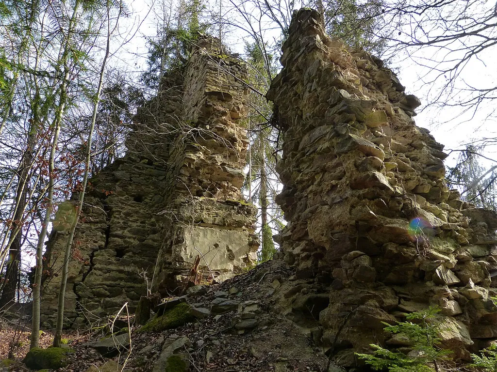 This media shows the protected monument with ObjektID 34592 in Austria. (Commons, de, Wikidata) Burgruine Grünburg (Gemeinde Klein Sankt Paul, Kärnten)