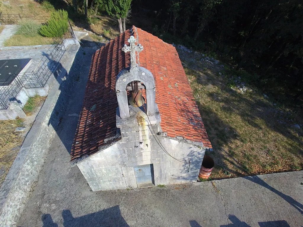 Фотографија цркве прије обнове