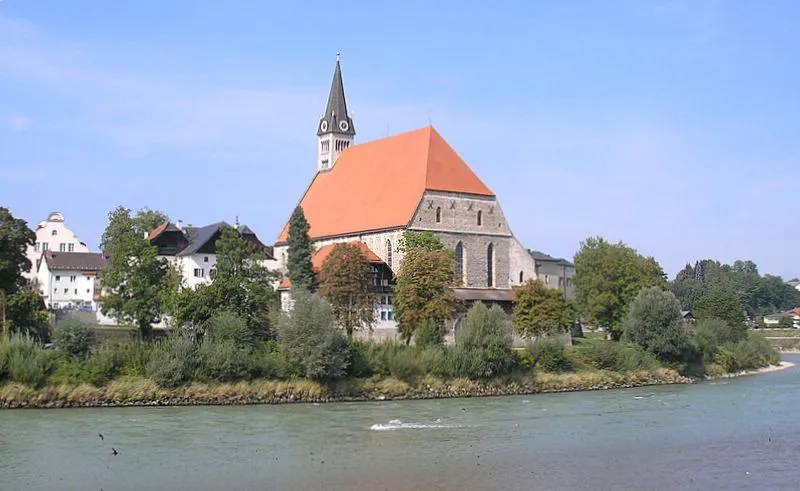 Parish and collegiate church church of Our Lady (Laufen an der Salzach, Landkreis Berchtesgadener Land, Upper Bavaria, Germany). Total view from the south east (Oberndorf, Austria)
