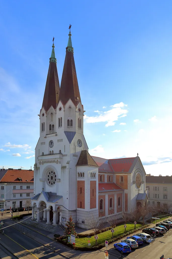 Nordwestansicht der röm.-kath. Pfarrkirche Hl. Anna in Baumgarten, 14. Wiener Gemeindebezirk.