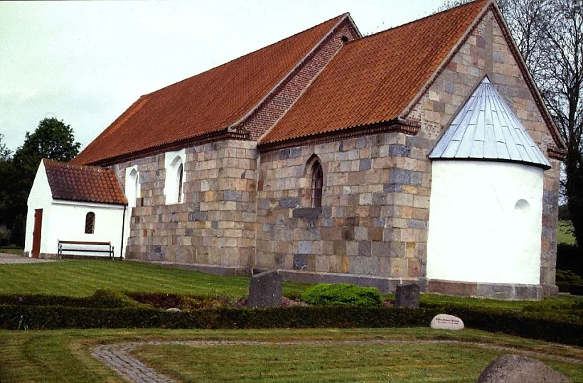 Tulstrup Kirke, Skanderborg Kommune - Tympanon over våbenhusets dør
