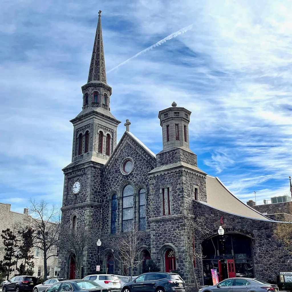 The United Methodist Church in Morristown, New Jersey. Key contributing property #341 of the Morristown District. This is an image of a place or building that is listed on the National Register of Historic Places in the United States of America. Its reference number is 73001126 (Wikidata).