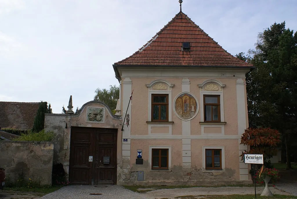 Access yard of the monastery Altenburg; street view