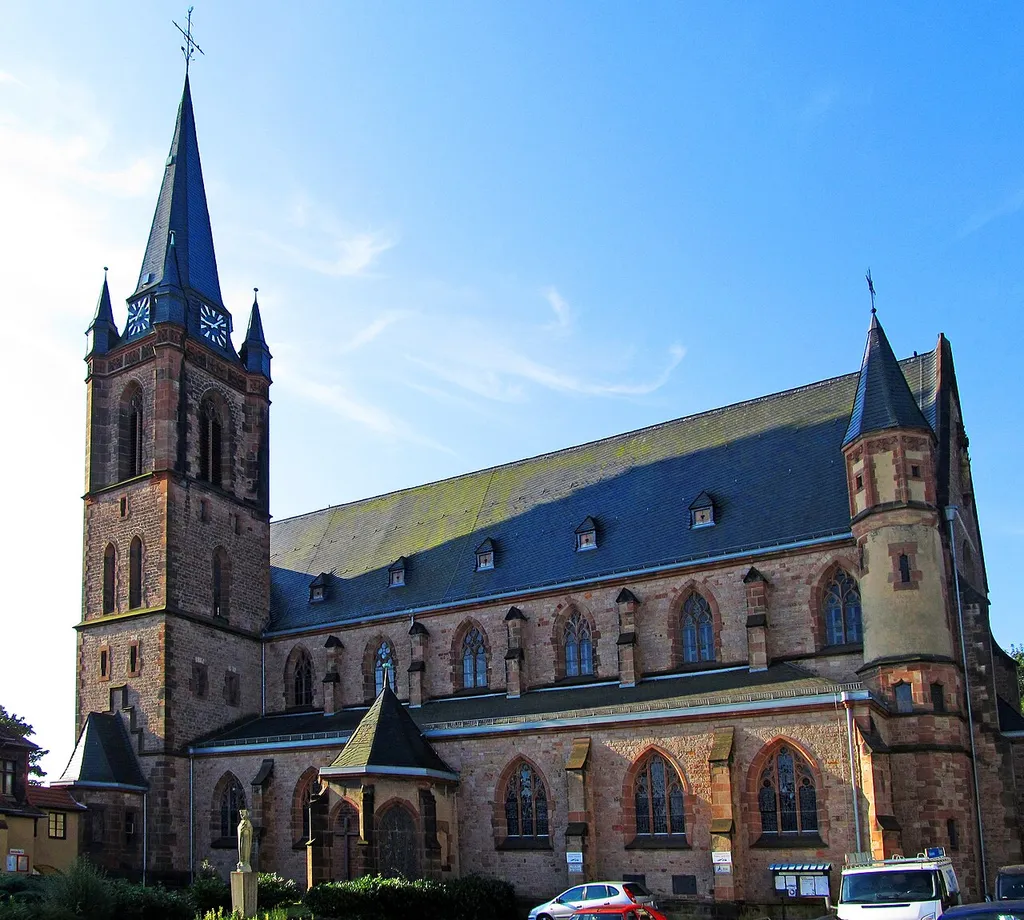 Die katholische Pfarrkirche Herz Jesu in Altenwald, einem Stadtteil von Sulzbach, Saarland